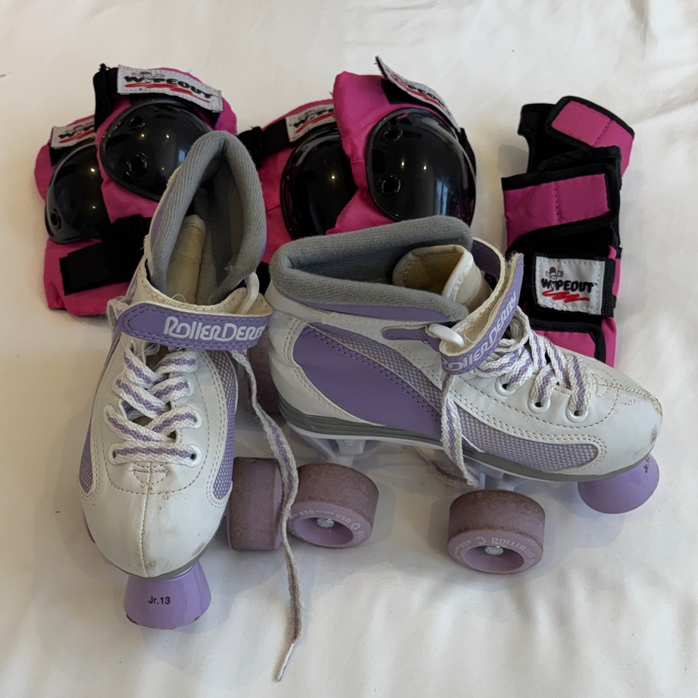 Roller Derby Firestar Youth Roller Skates with Elbow, Knee and Wrist Pads